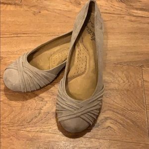 NEVER WORN Natural Soul All Thru Comfort Flats